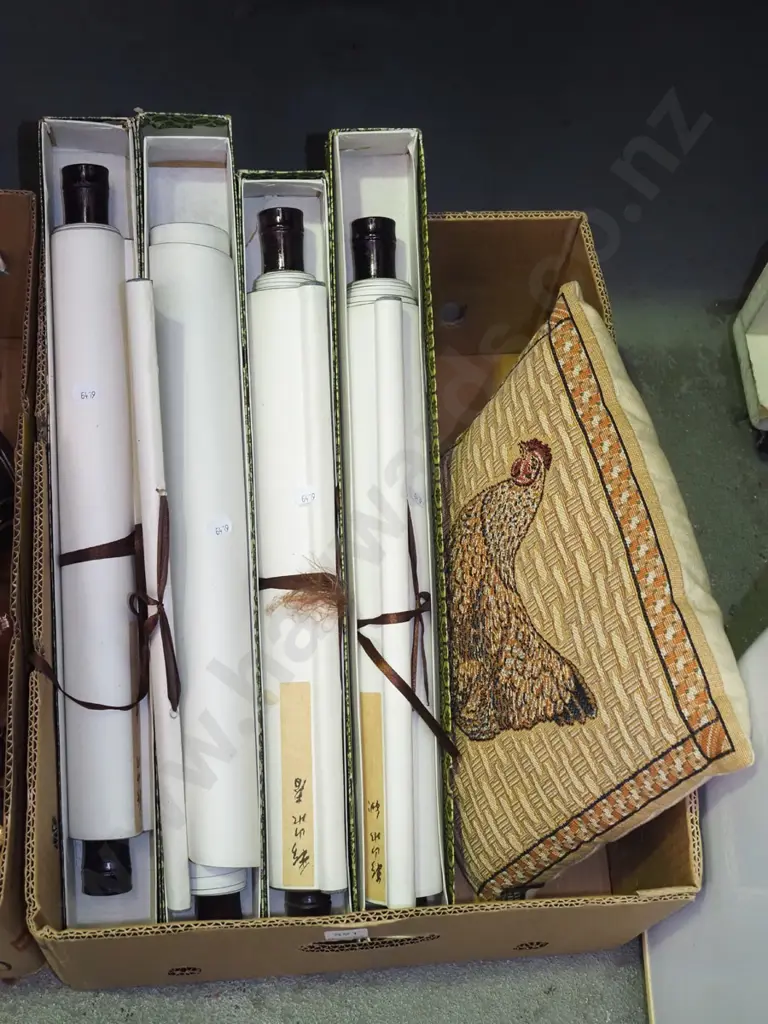 poultry themed pillow, 4x Asian scrolls Image 1++