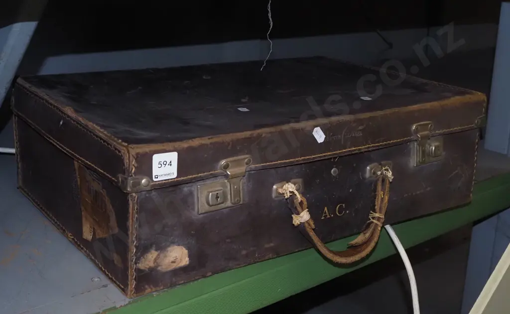 leather suitcase Image 1++