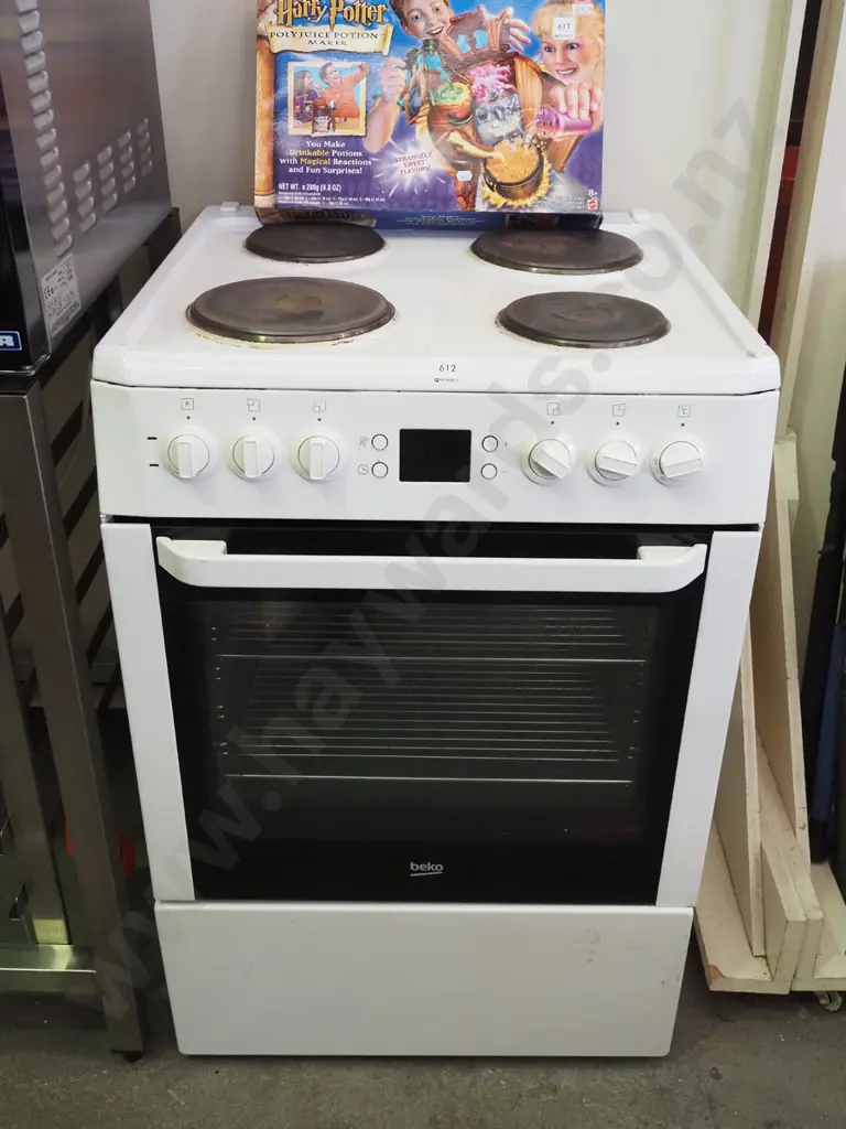 Beko 4 hob electric oven Image 1++