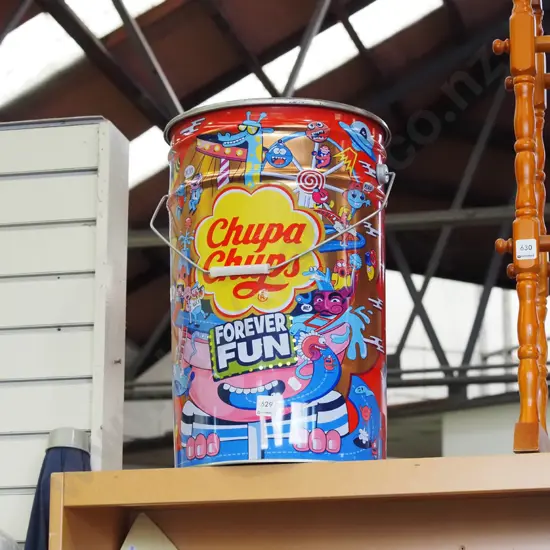 very large metal Chuppa Chup pail H470