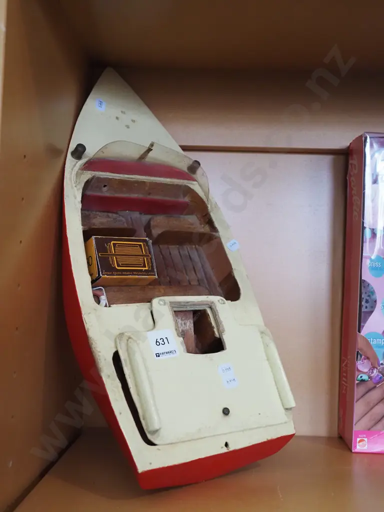 restorer's model motor boat Image 1++