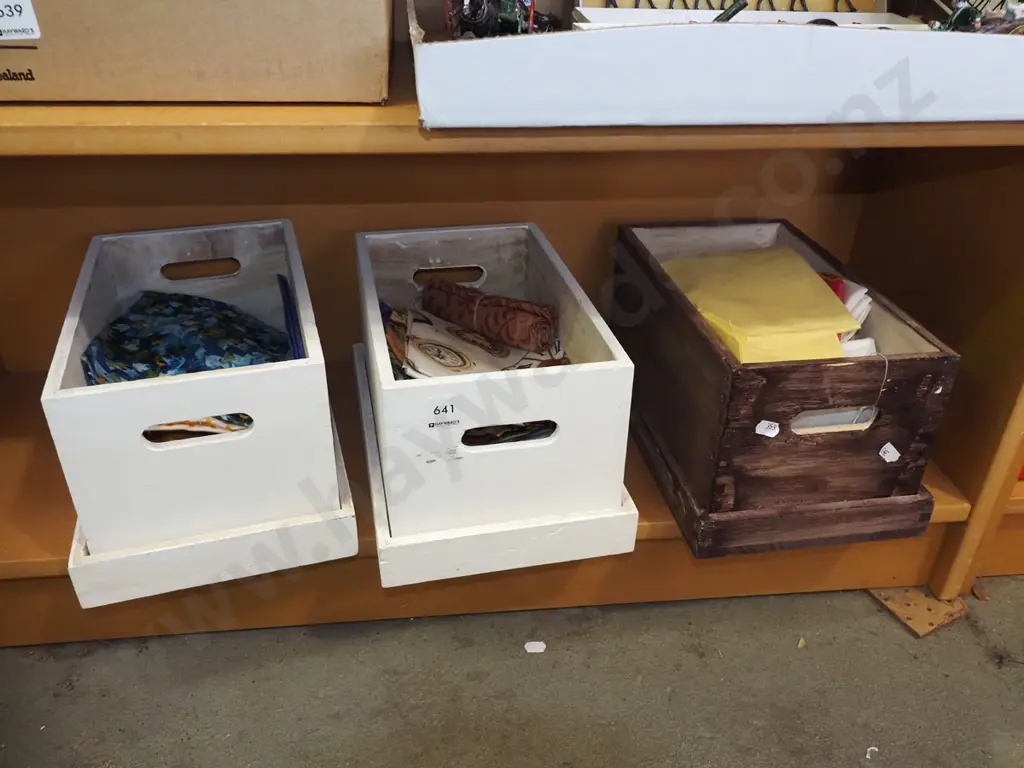 3x lidded wooden boxes with patchwork fabric pieces Image 1++