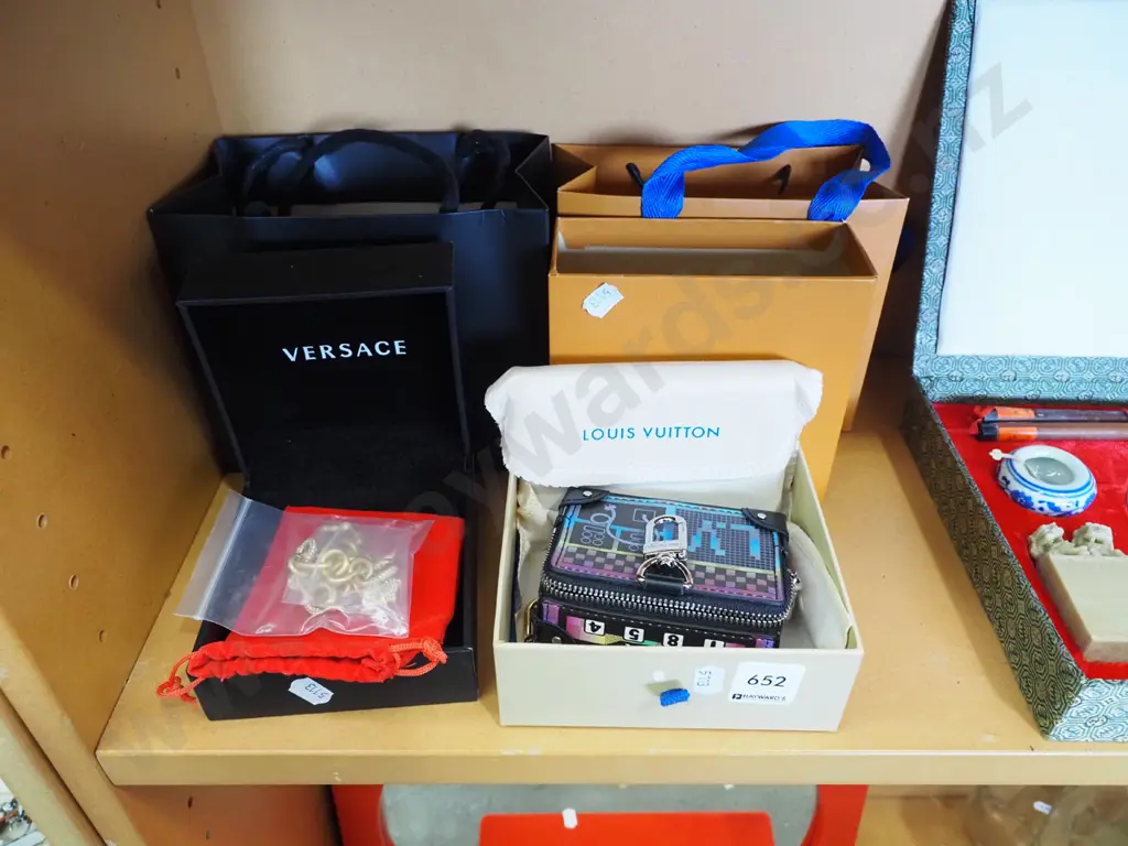 key rings, bracelet Image 1++