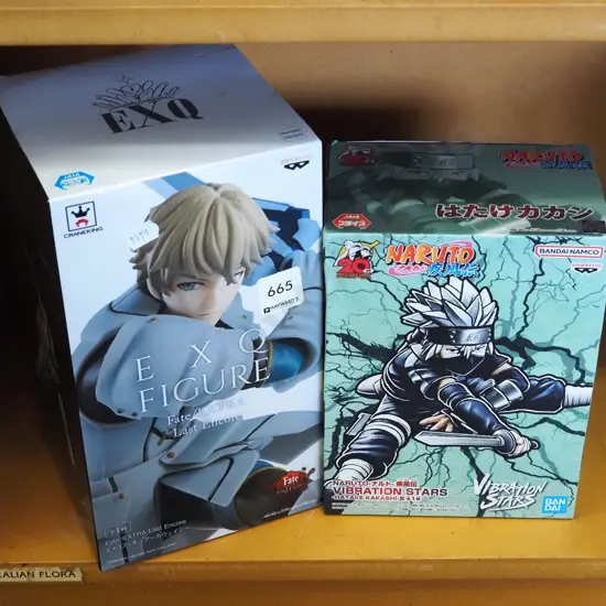 2x fantasy figurines