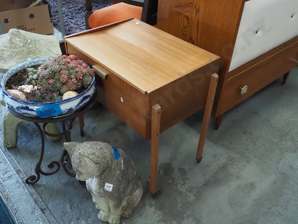 mid century end table/ sewing box Image 1++