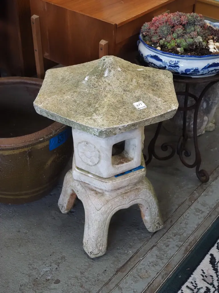 concrete garden orn Asian pagoda H520 Image 1++