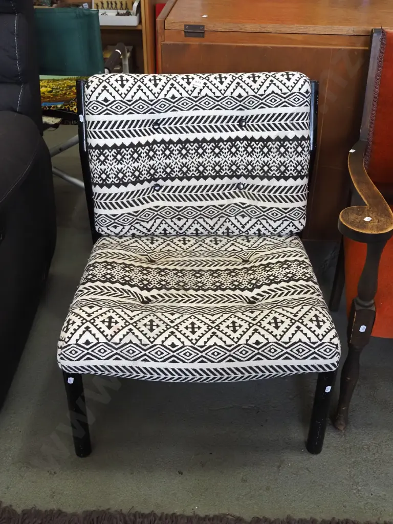 metal and black and white upholstered deep buttoned chair Image 1++