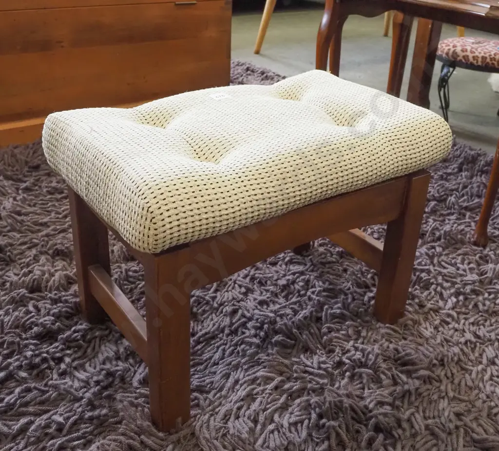 deep buttoned footstool Image 1++