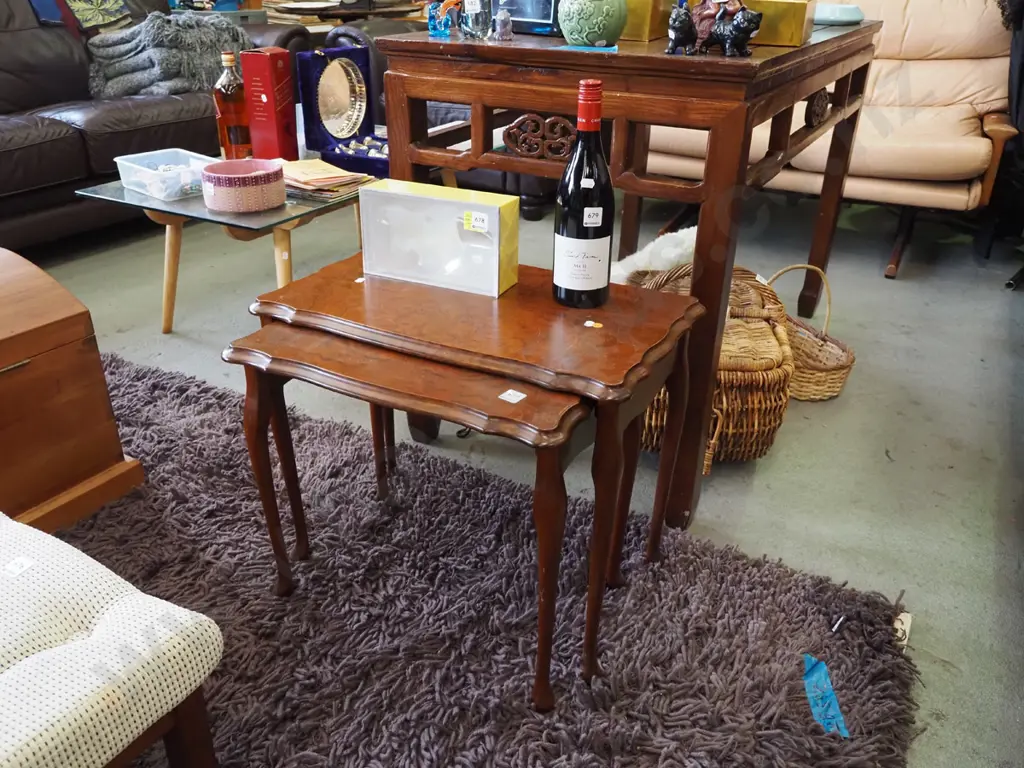 nest of 2 tables Image 1++