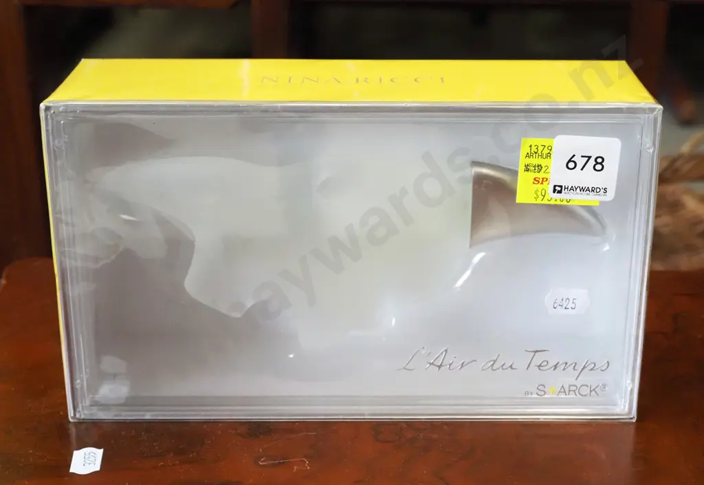 as new Nina Ricci perfume  Image 1++