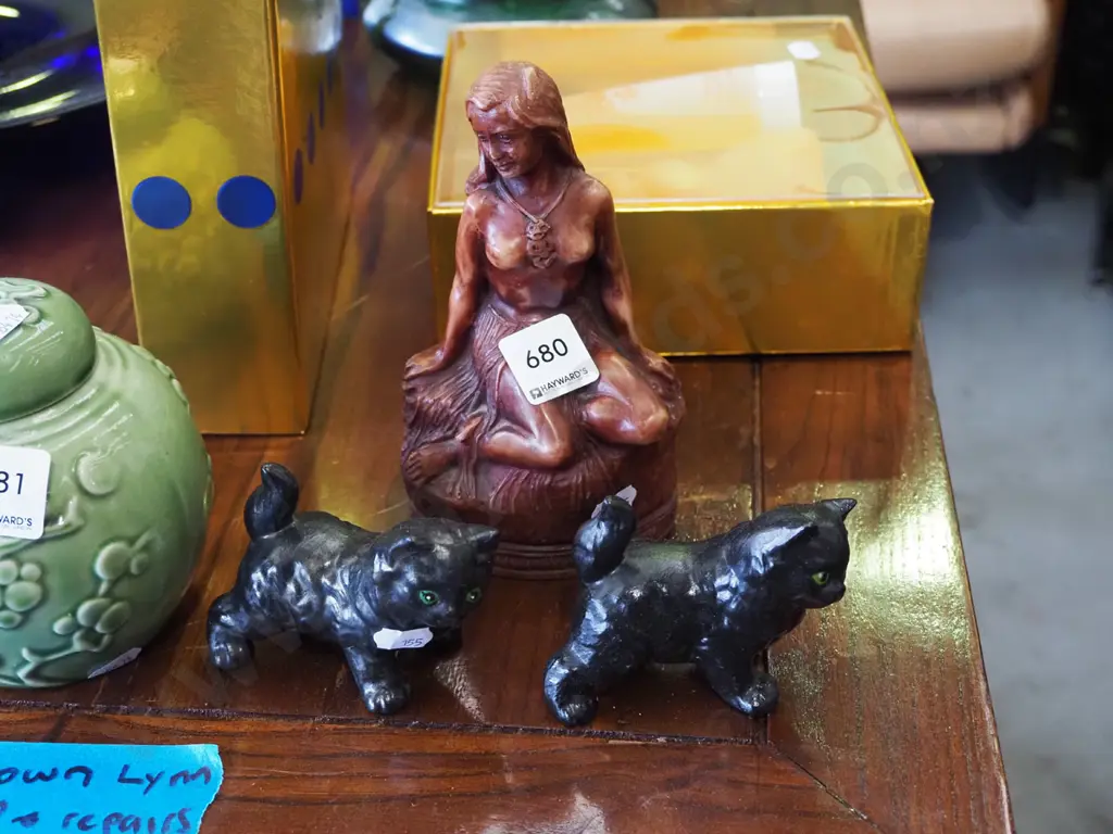 2x cat figurines, Pania on the Reef H170 Image 1++