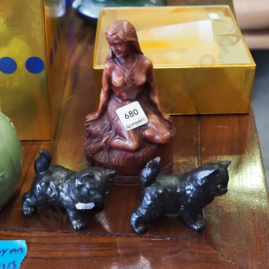 2x cat figurines, Pania on the Reef H170