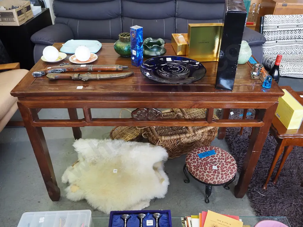 Asian hall table H800 W1250 D650 Image 1++