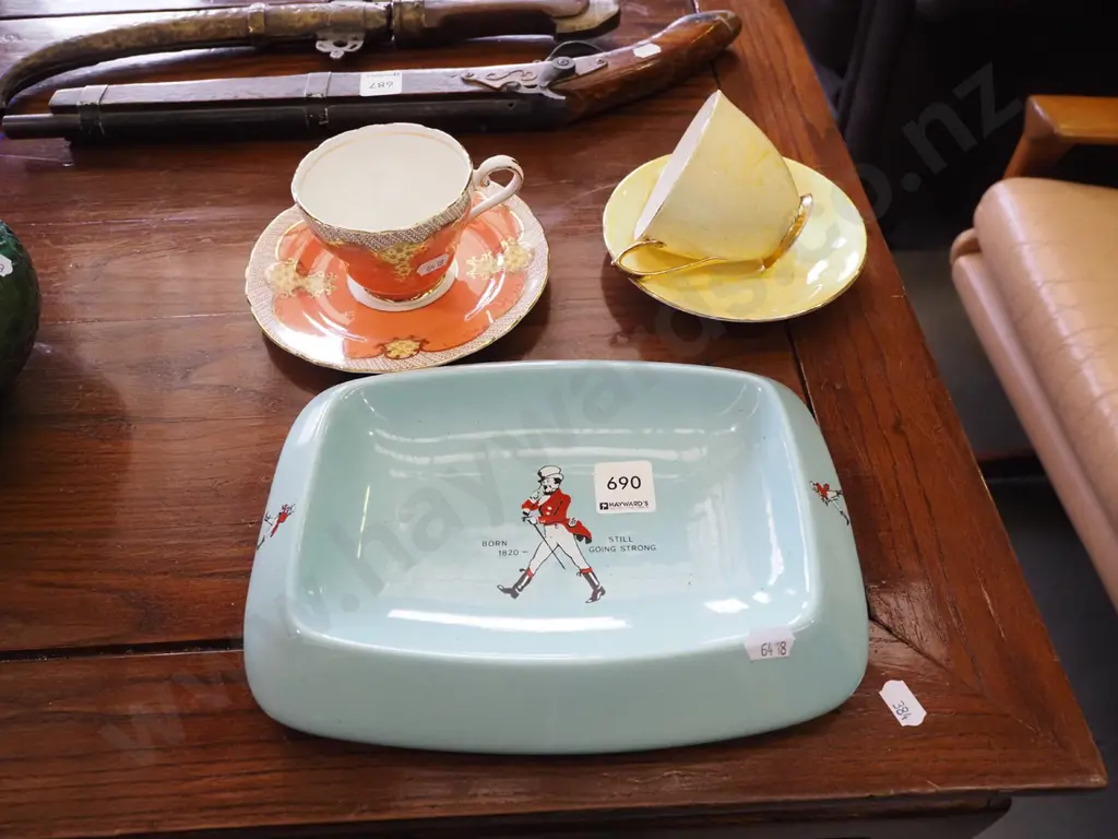 Johnnie Walker advertising ashtray, 2x cups and saucers Image 1++