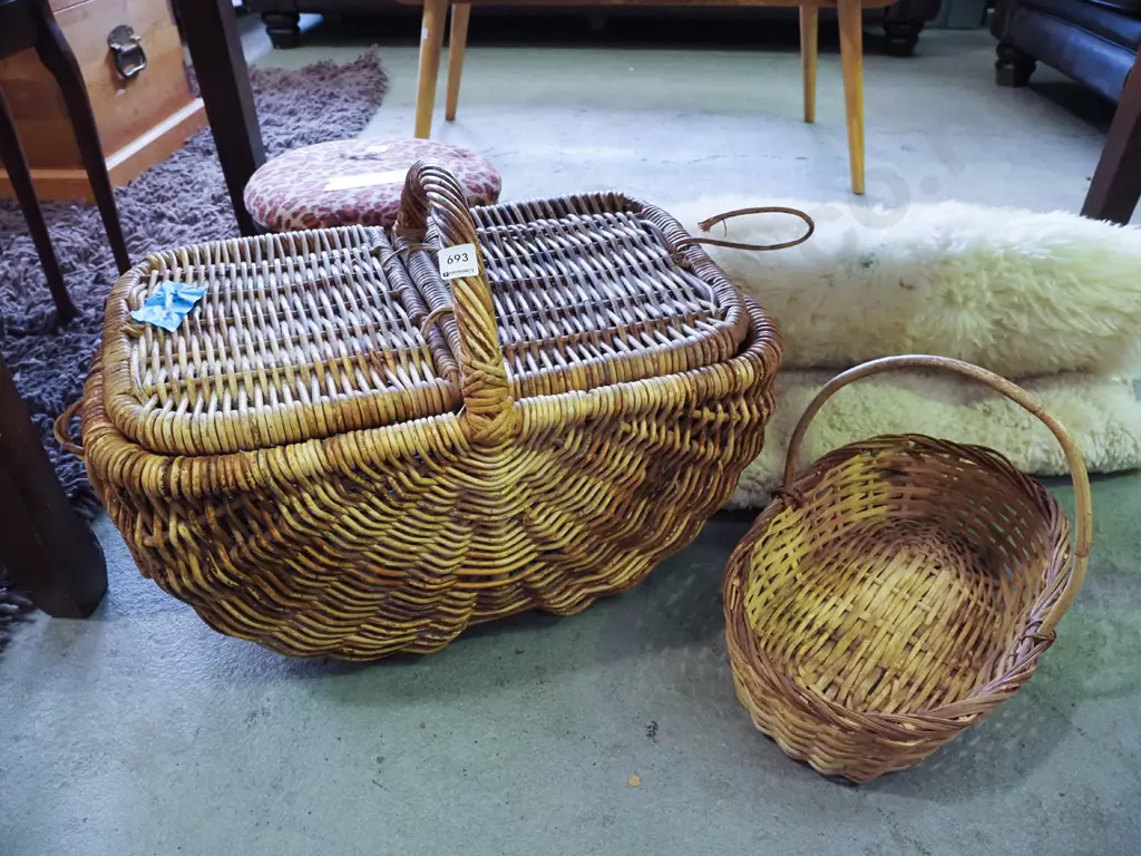 cane picnic basket, 1 other small basket Image 1++