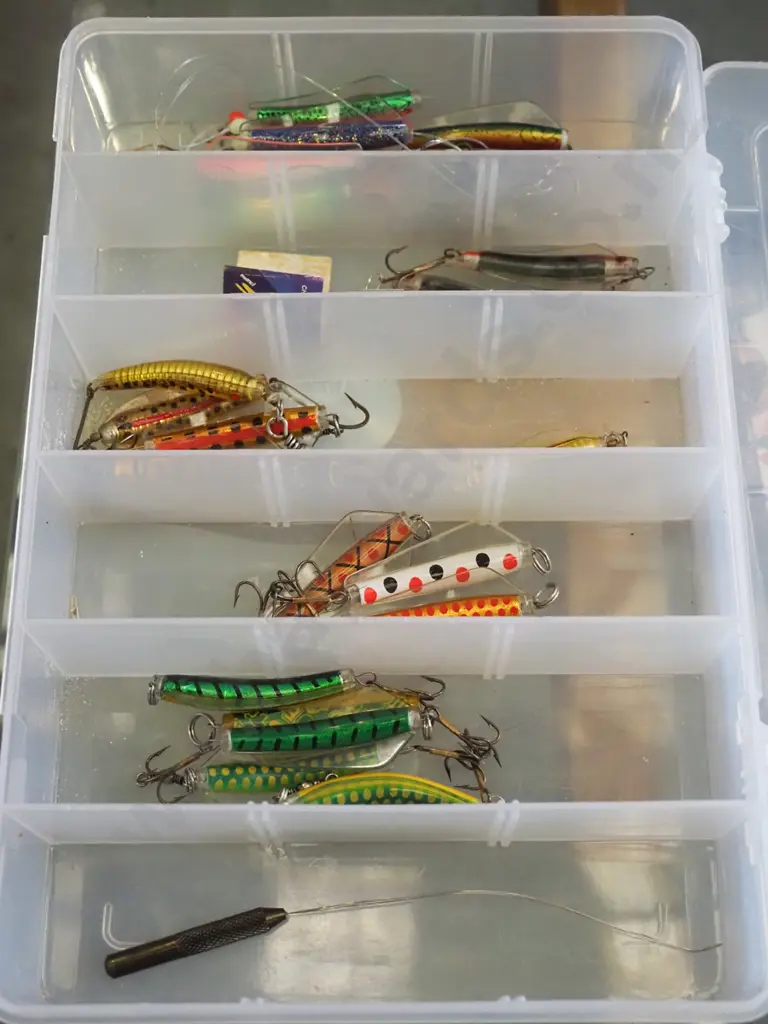 plastic organiser - fishing lures Image 1++