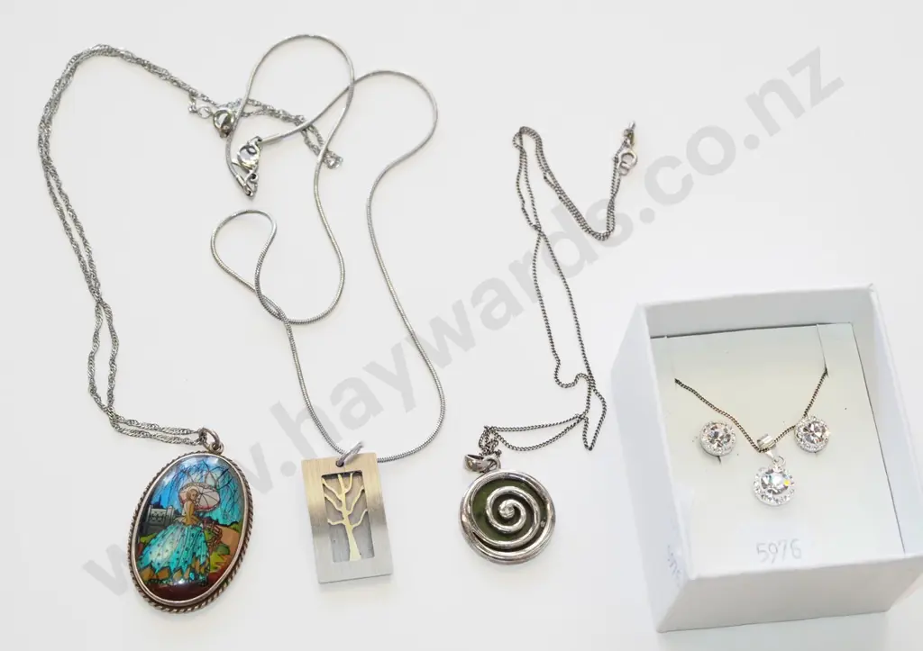 necklace, stud set, pendants Image 1++