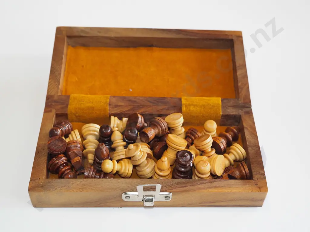 small travel chess set Image 1++