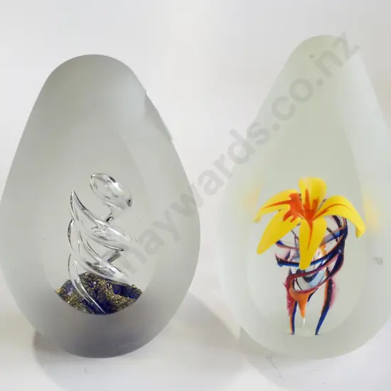 2x art glass paperweights