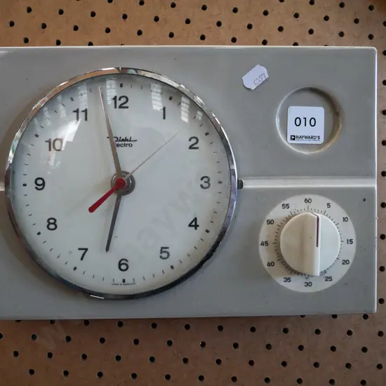 battery powered kitchen wall clock with timer- As Is No Returns