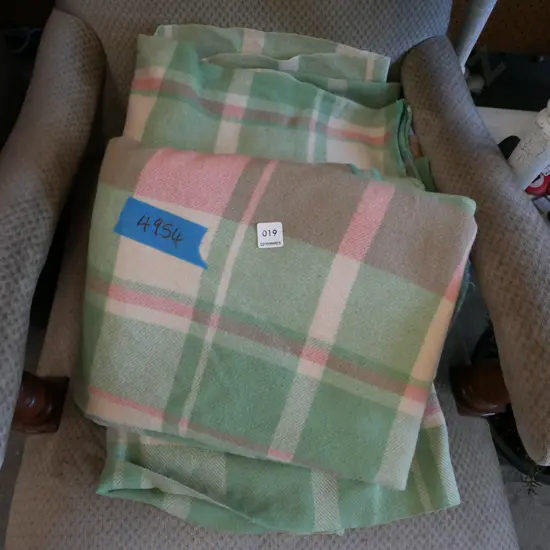 2x checked woollen blankets