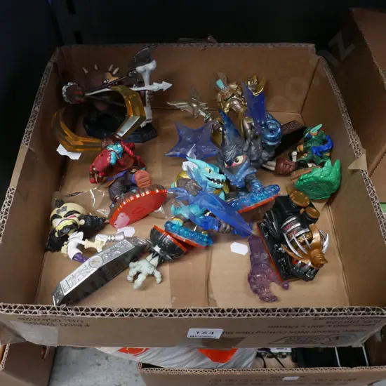 box; fantasy figurines