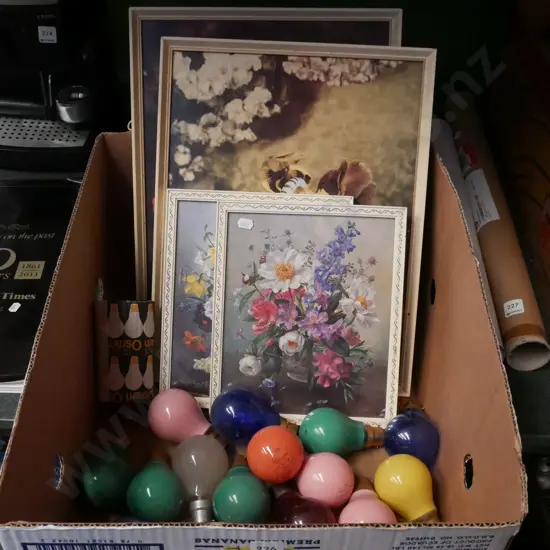 box; retro prints, coloured light bulbs