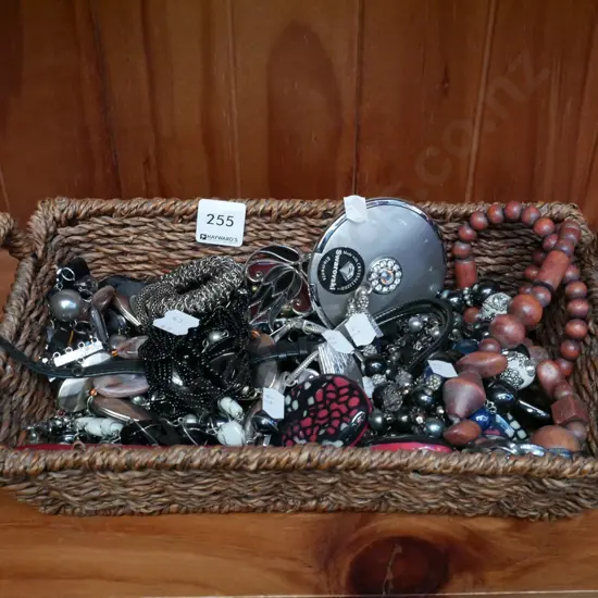  tray of costume jewellery