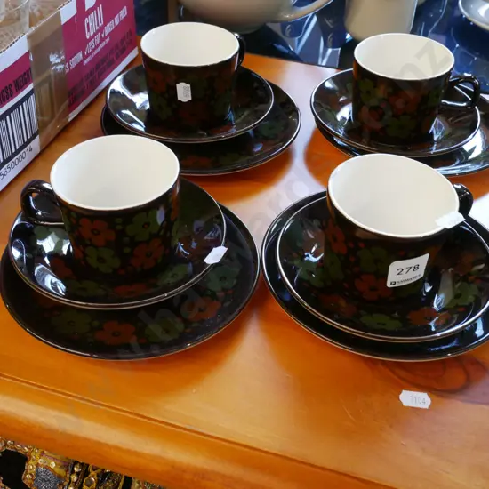 4x Crown Lynn floral trios