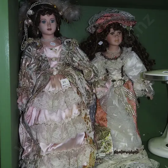 2x porcelain display dolls H-520