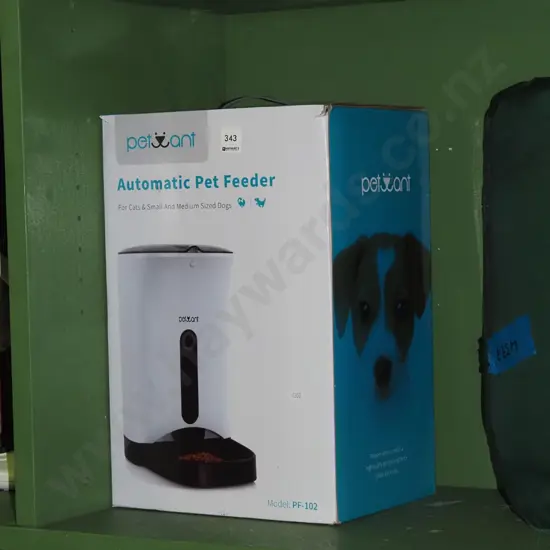 automatic pet feeder for cats and small dogs