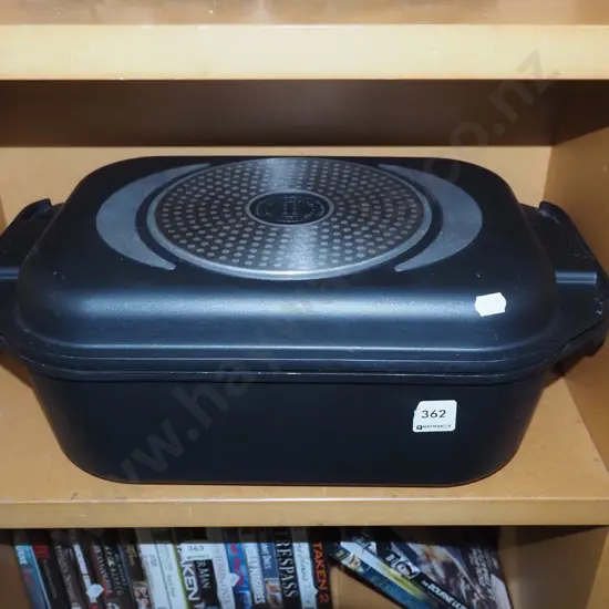 cast alloy cook ware; baking dish, lidded casserole and frying pan