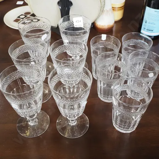 6x cut glass wine glasses, 5x cut glasses tumblers