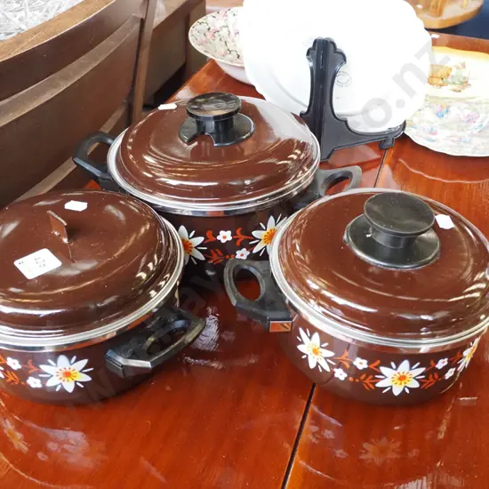 3x retro enamel lidded pots, 1 lid missing handle