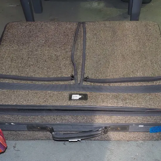 2x matching suitcases, suit cover