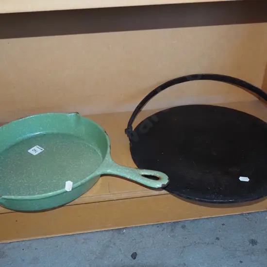 green speckled frying pan, cast iron skillet