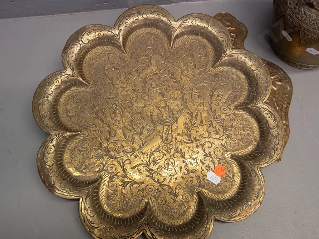 brass plaque (from bellows?) with Queen Victoria profile and 2 pieces of Indian brass ware with etched decoration - Image 1++