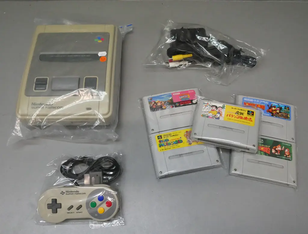 Nintendo Super Famicom: console, power supply, one controller, 5x cartridges Image 1++
