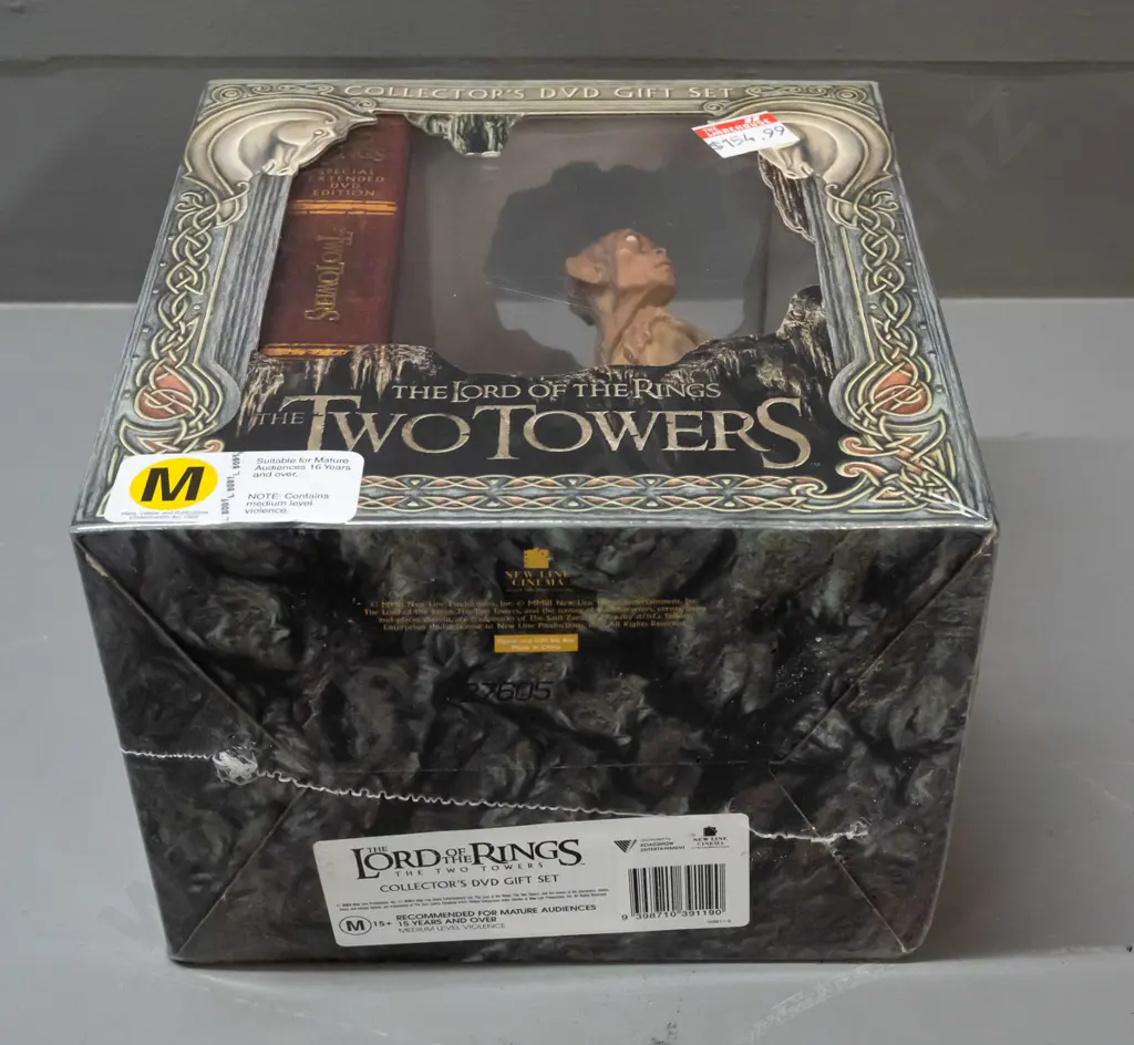 Lord of the Rings The Two Towers Special Extended 4-disc DVD edition with Gollum figure in sealed box H-210 W-200 D-150 Image 1++