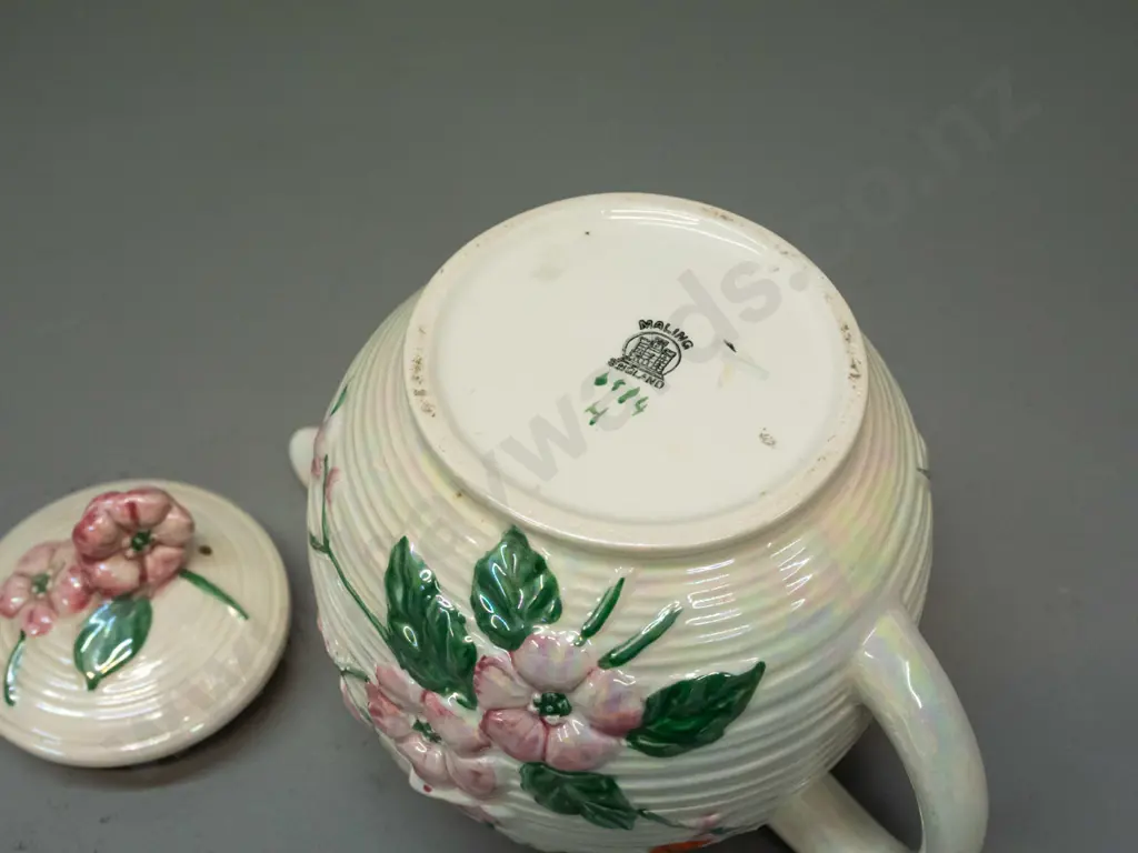 Maling cream and pink lustre teapot with applied blossom decoration H-170 L-200 Image 1++