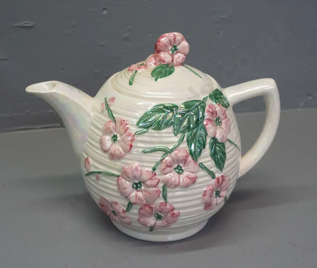 Maling cream and pink lustre teapot with applied blossom decoration H-170 L-200 Image 1++