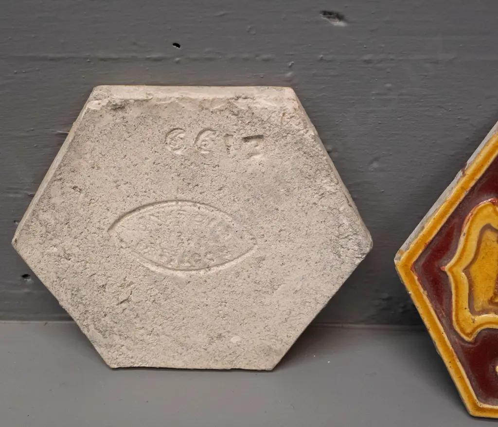 4 NZR New Zealand railway hexagonal ceramic tiles - one has English maker's mark, hard to read. Age wear and crazing, 2 Image 1++