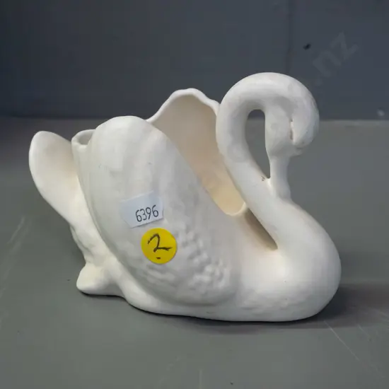 small Crown Lynn swan, marked Crown Lynn, number 164. - staining, extensive crazing H-100 L-150