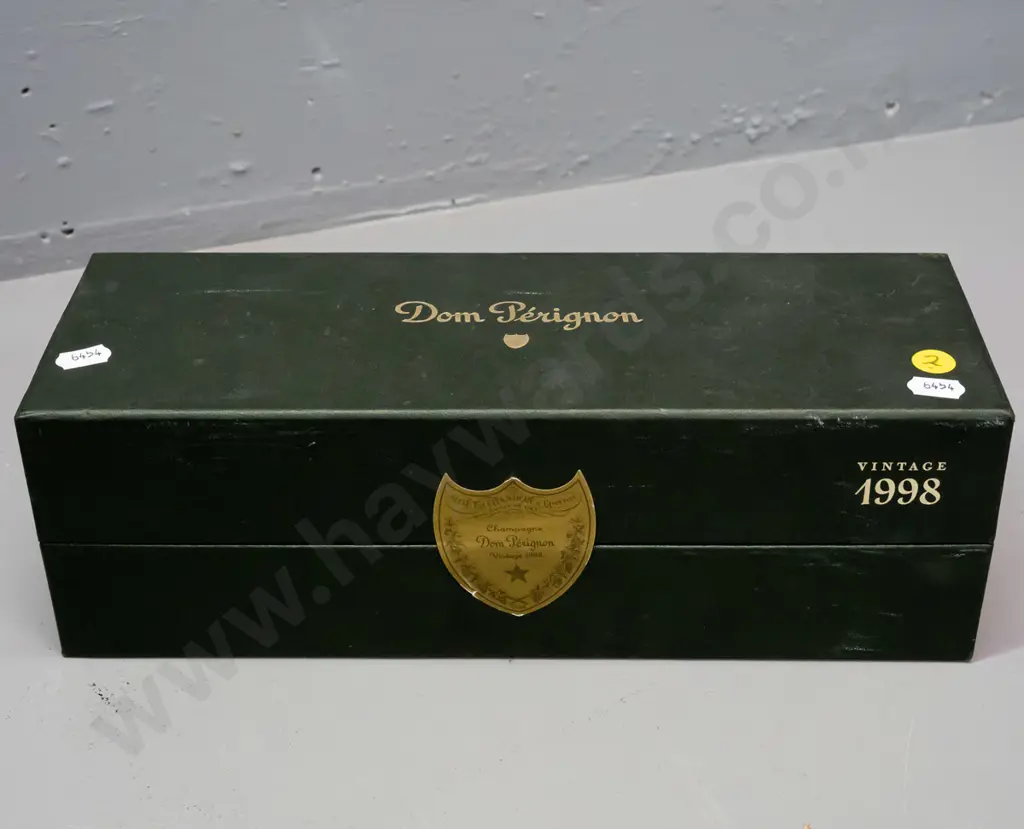 bottle of Dom Perignon champagne 1998, 750ml, in sealed presentation box Image 1++