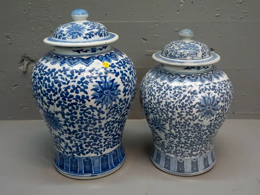 2 Chinese blue & white lidded temple jars - larger one is H-380 D-240 Image 1++