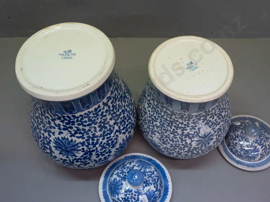 2 Chinese blue & white lidded temple jars - larger one is H-380 D-240 Image 1++