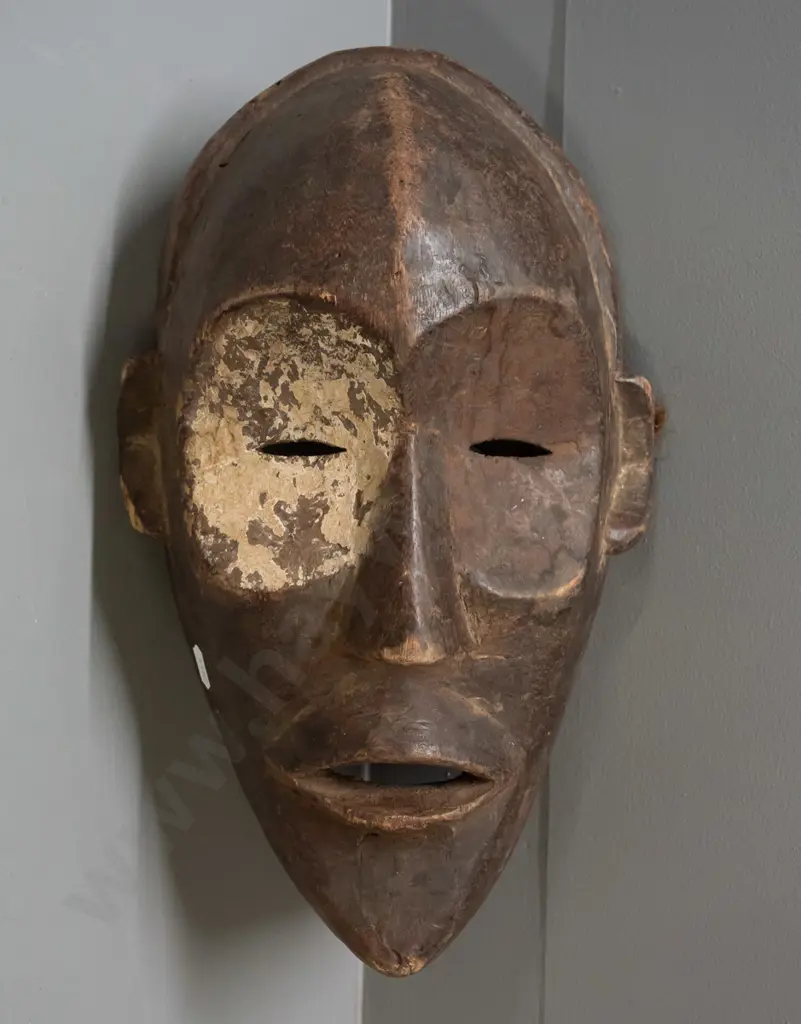 (Democratic Republic of Congo?) carved and pigmented wooden wall mask - some cracks and wear H-350 W-220 Image 1++