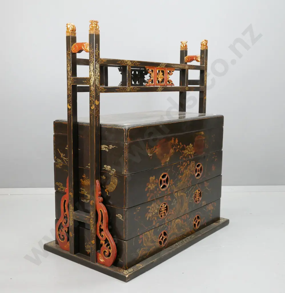 19th century Chinese black lacquer wedding basket / chest - 4 sections with lift-off lid, red laquer and gilded brackets Image 1++