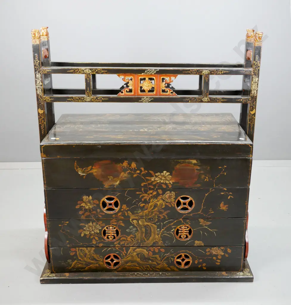 19th century Chinese black lacquer wedding basket / chest - 4 sections with lift-off lid, red laquer and gilded brackets Image 1++