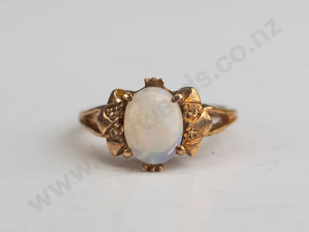 9ct opal ring 2.6gms Image 1++